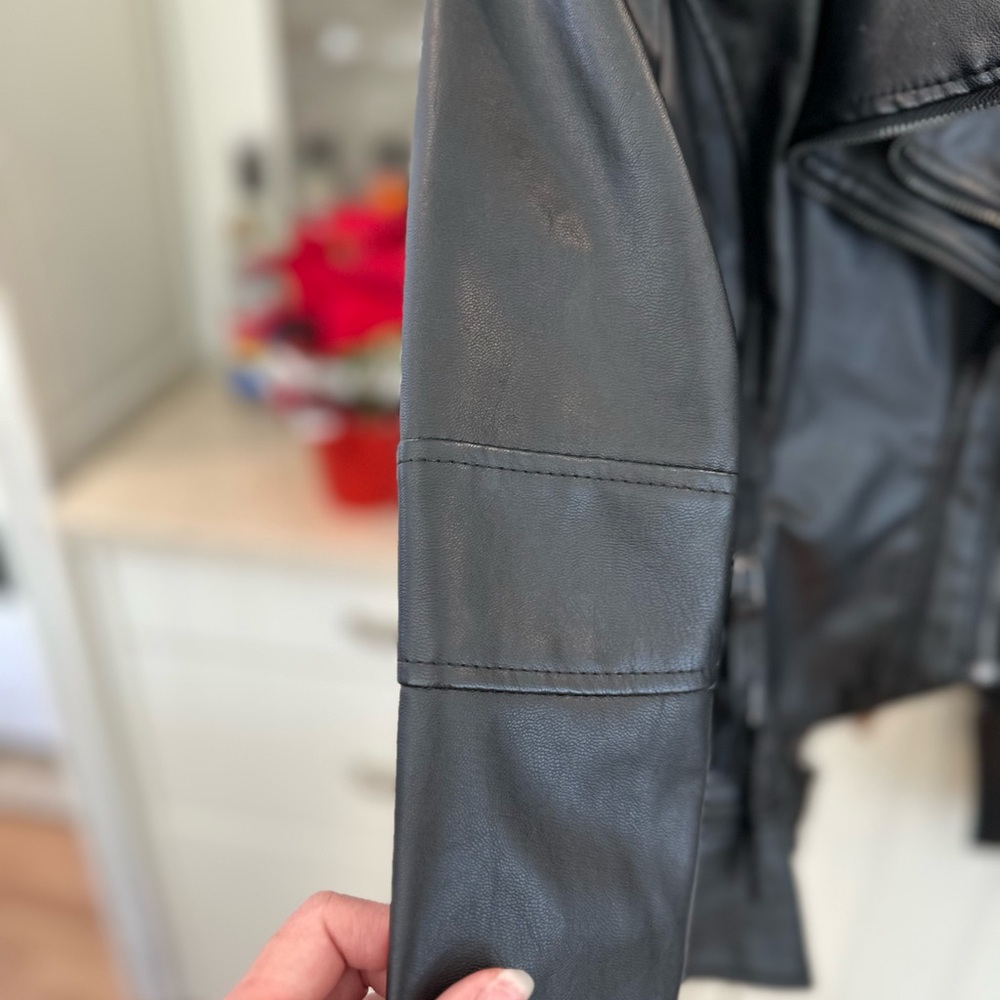 Leather Jacket - Picture 4 of 7